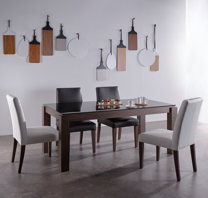 max dining table